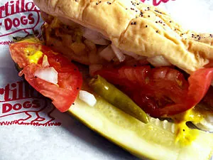 English: Chicago-style hot dog at Portillo's English: Chicago-style hot dog at Portillo's