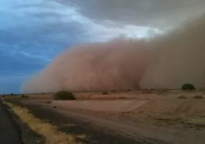 Heed the Warnings: Safety Tips For Driving When Dust Storms Approach