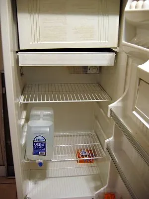 Older refrigerator model, with freezer compartment Older refrigerator model, with freezer compartment