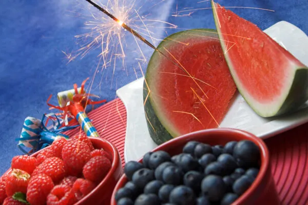 7 Tips for the Perfect Poolside July 4th Party