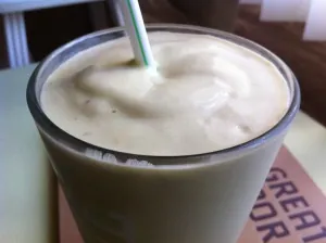Green Mango Banana Smoothie (photo credit: Jessica Schlievert)