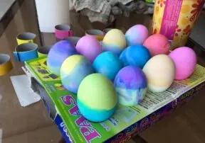 Different Ways to Dye Eggs!