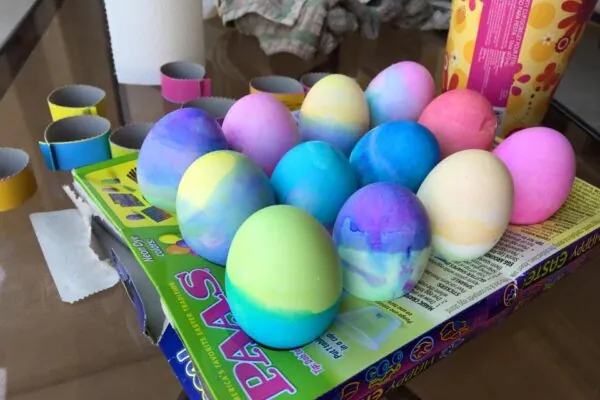 Different Ways to Dye Eggs!