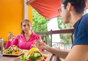 Helpful Tips for Staying Healthy While Dining Out