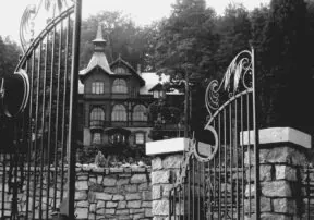 Historic Haunted Houses You Can Visit In Arizona