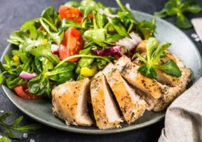 How to Build a Healthy Salad