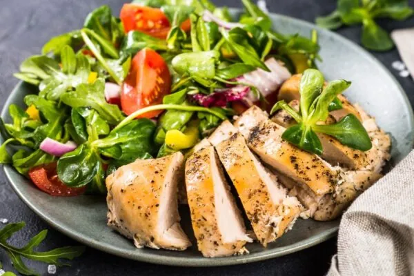 How to Build a Healthy Salad