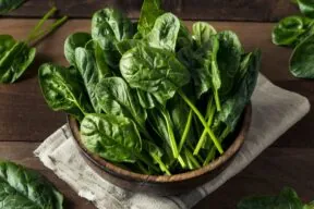 The Raw Spinach Morning Trend: A Closer Look at the Hype